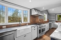 Building Photo - 82 Shingle House Rd