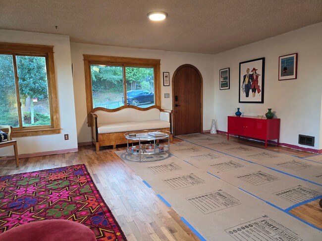 Building Photo - Uptown Mid Century Home, Newly Remodeled w...