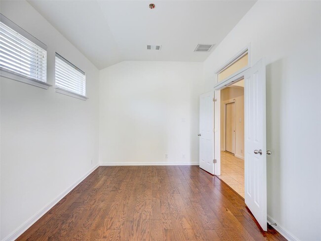 Building Photo - 11600 Yeadon Way
