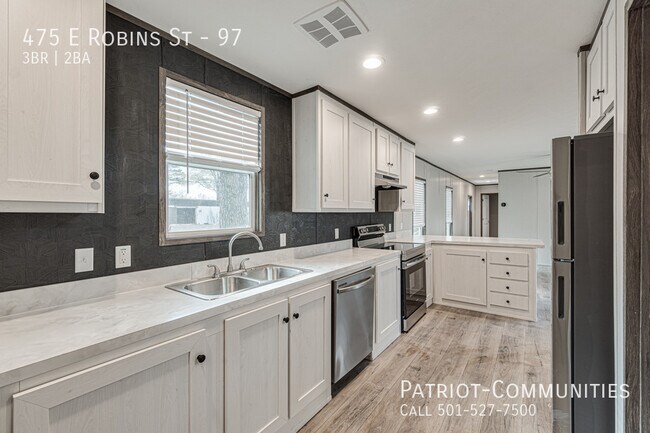 Building Photo - 475 E Robins St