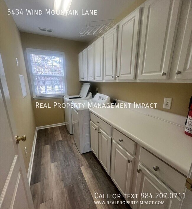 Building Photo - 5434 Wind Mountain Ln