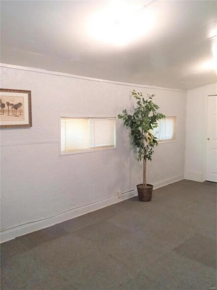 Building Photo - 4300 Ravenwood Ave