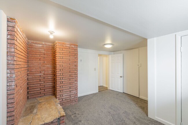 Building Photo - Newly Remodeled 3 Bed + Office, 1 Bath home in Rexburg, Fully fenced yard