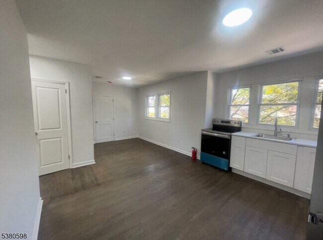 Building Photo - 298 Farrant Terrace