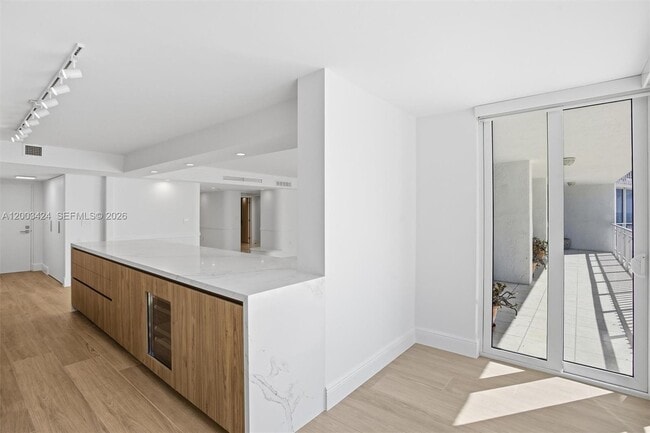 Building Photo - 600 Grapetree Dr