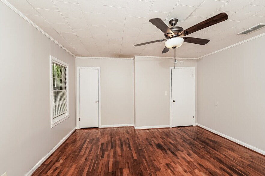 Building Photo - 711 Sunny Ln Dr NE