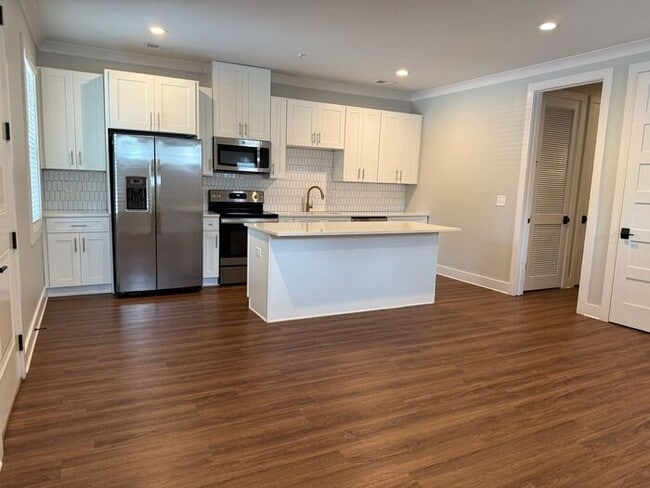 Building Photo - Modern 2 Bedroom Condo in the Heart of Melrose