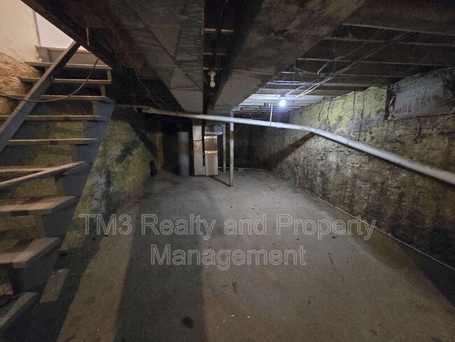 Building Photo - 302 Miami St