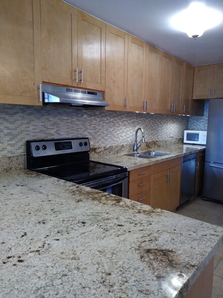 Building Photo - 1645 Ala Wai Blvd