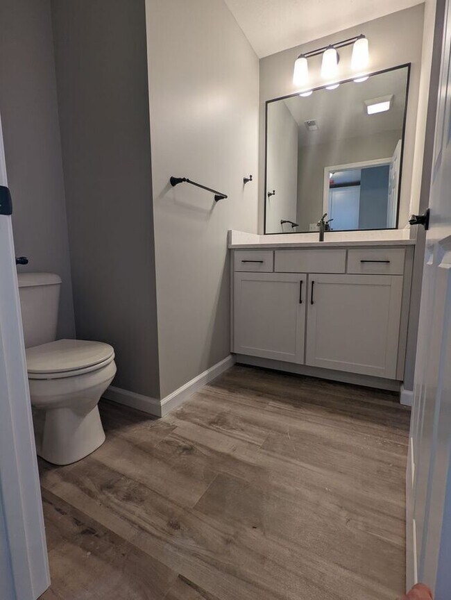 Building Photo - Get $1,000 Off First Month’s Rent! Offer a...