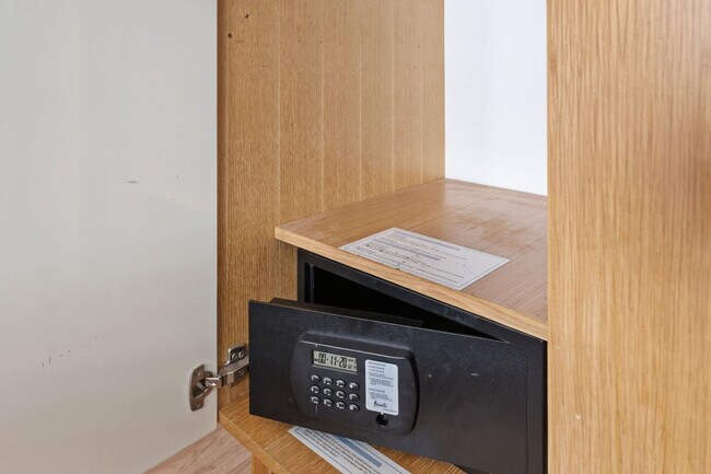 Building Photo - 6080 Collins Ave