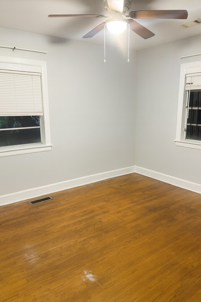 Building Photo - 290 Clisby Pl