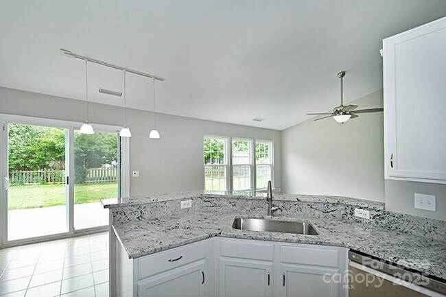 Building Photo - 129 Bosburg Dr