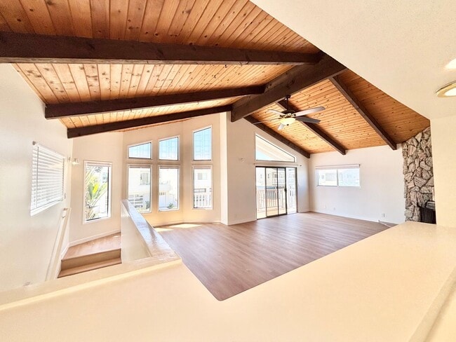 Building Photo - Silver Strand Beach | 4 Bed | 2 Bath | Bea...