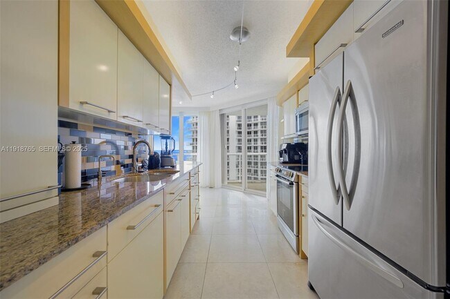 Building Photo - 16445 Collins Ave