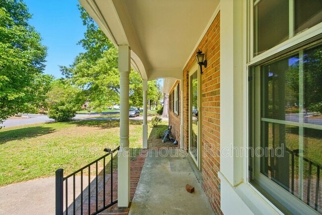 Building Photo - 4817 Stornoway Dr