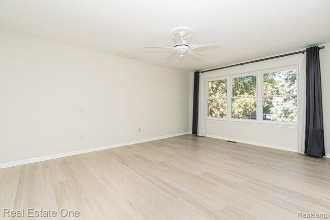 Building Photo - 619 Whitney Dr