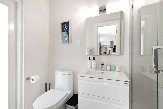 Building Photo - 5821 NE 14th Way