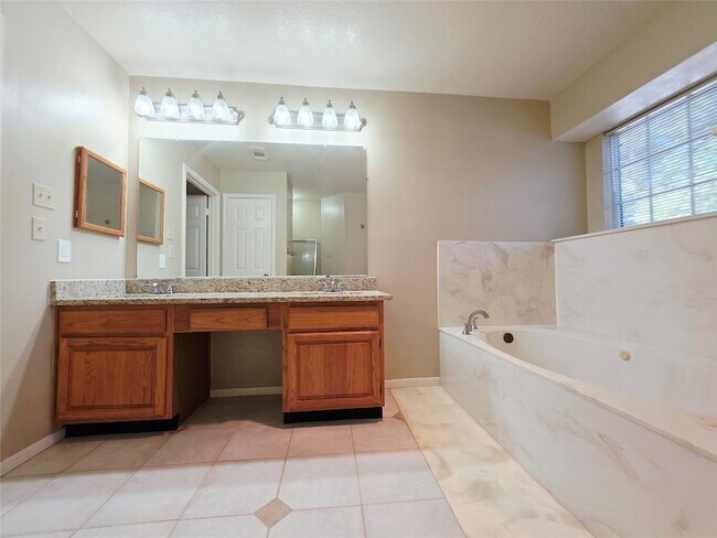 Building Photo - 10306 Jockey Club Dr