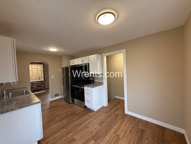 Building Photo - $500 Off Move in Special on Cute Three Bedroom Home