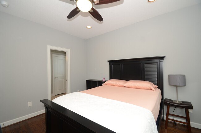 Building Photo - 2211 Hutchins St