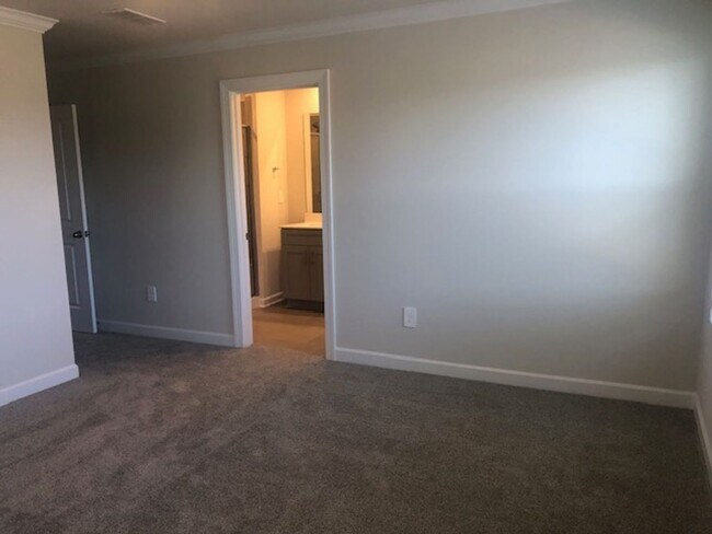 Building Photo - 1802 Braemar Vlg Dr