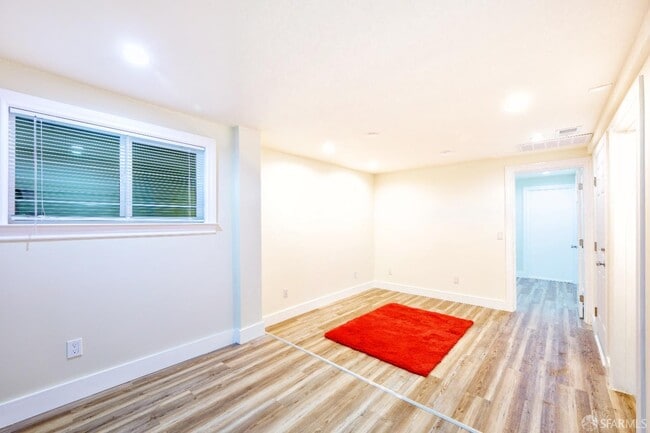 Building Photo - 2371 30th Ave