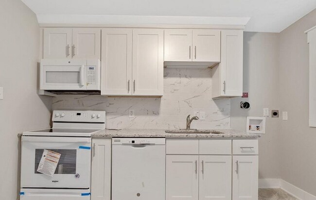 Building Photo - 116 N Hyde Park Ave