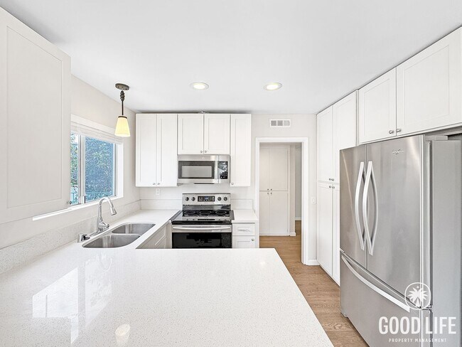 Building Photo - SD: Bright 2BD/2BA Corner Unit Condo in Escondido with Reserved Parking, Quartz Kitchen & Private...