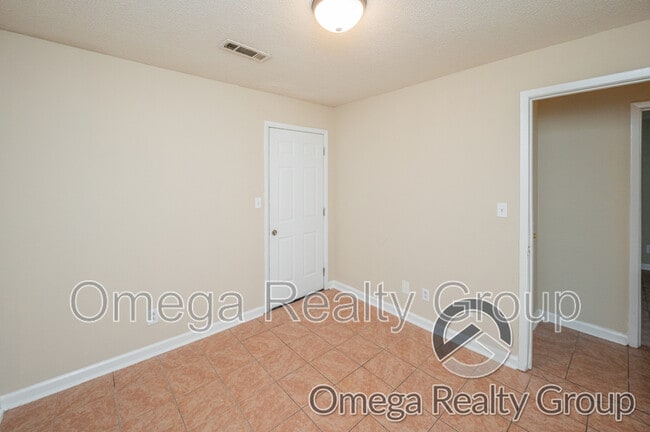 Building Photo - 3328 Meridian St N