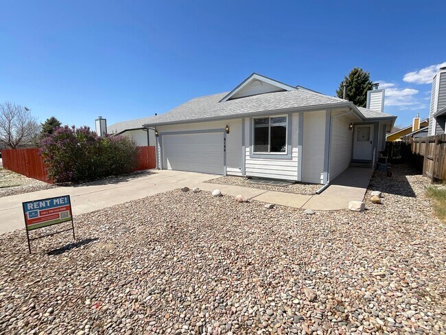 Building Photo - 4 Bedroom Home Available Near Research Pkwy & Scarborough Dr!