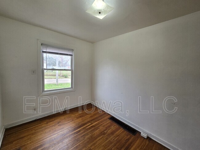 Building Photo - 269 Madison St