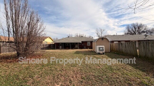 Building Photo - 1425 N Sterling Ave