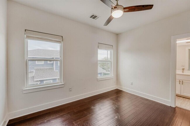 Building Photo - 1134 Chicon St