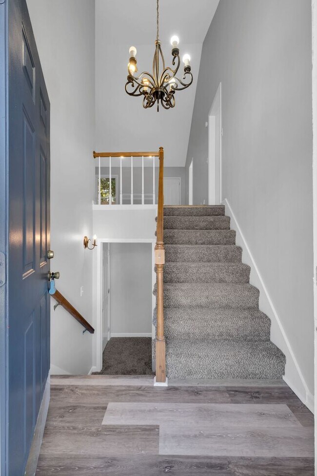 Building Photo - 2270 Ermine Dr