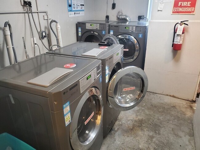 Building Photo - 24 Colgate Rd