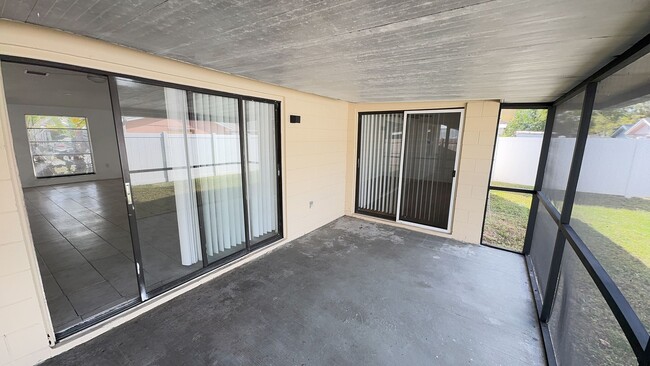 Building Photo - Recently renovated 3 bedroom, 2 bathroom, 2 car garage home for rent in Town 'n' Country.