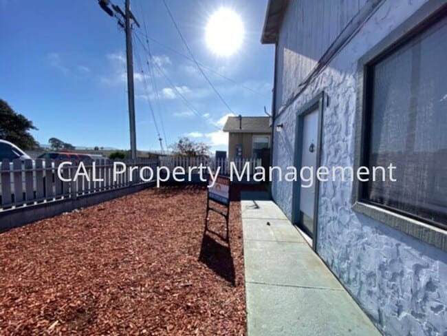 Building Photo - Two bedroom apartment in Seaside, CA