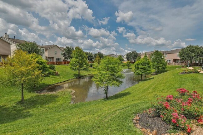 Building Photo - 10046 Hillside Bayou Dr