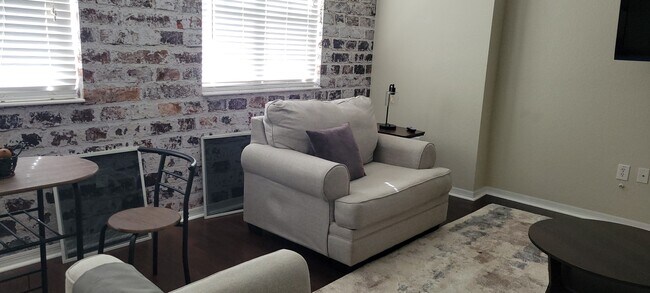 Building Photo - 1064 N Tamiami Trl