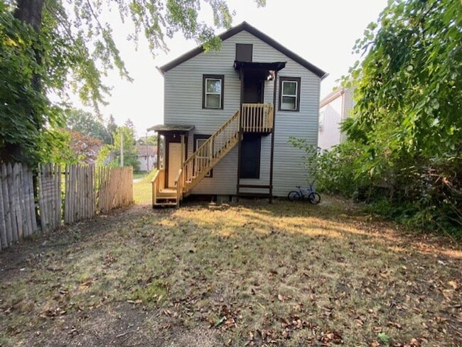Building Photo - 635 Hazel St