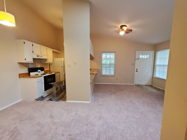 Building Photo - 327 Thalia Station Ct