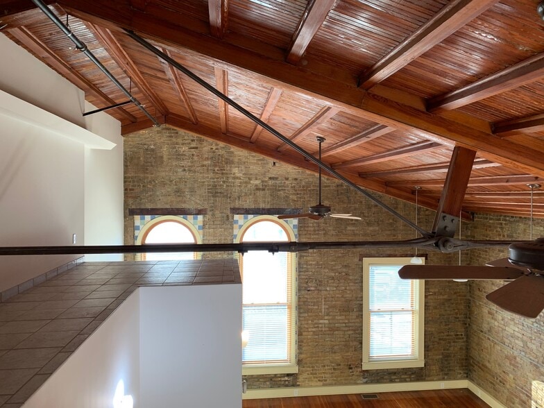 Building Photo - 515 N Main St