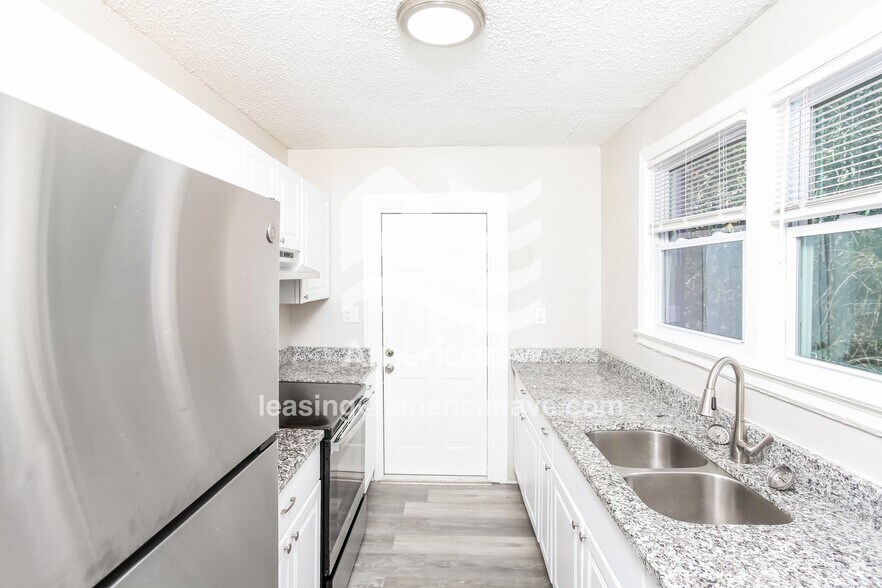 Building Photo - 901 Ashley St