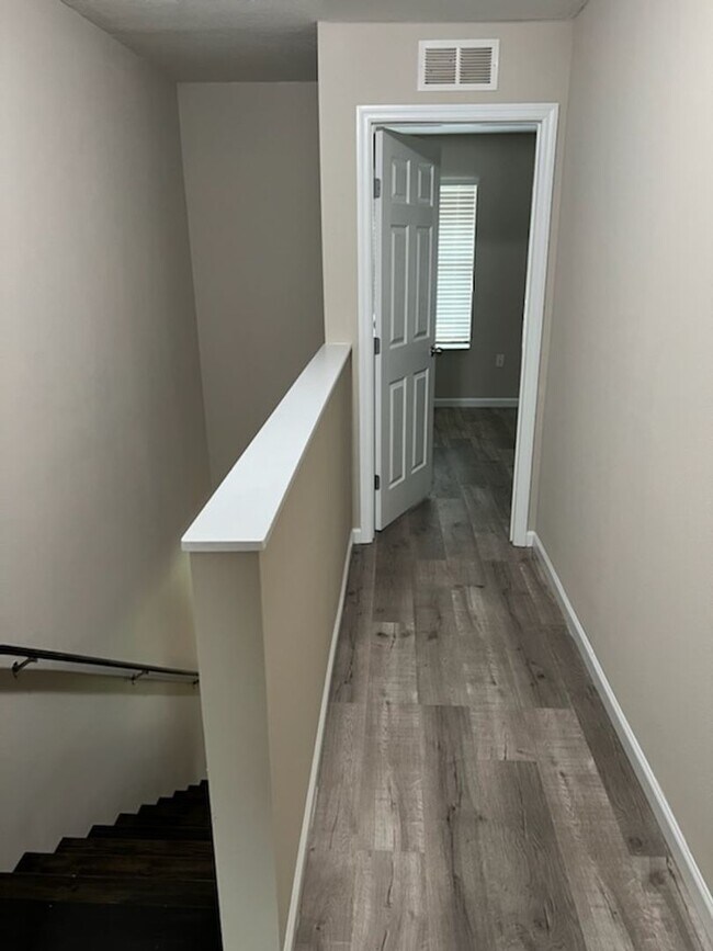 Building Photo - Three Bedroom Two 1/2 Bath condo in SW Hai...
