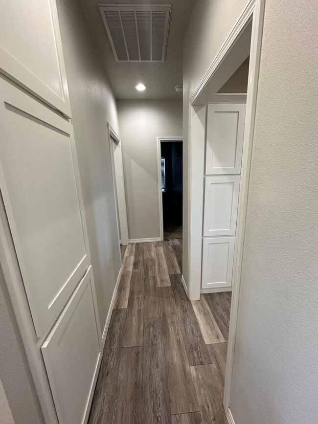 Building Photo - Stunning 3 Bed Home! Managed by Owner!