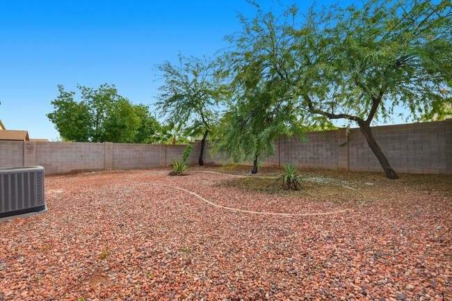 Building Photo - Johnson Ranch 3 Bedroom! Tile Throughout All Appliances!