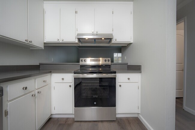 Embrace a sleek, modern culinary experience in this well-appointed kitchen. - Parkview Apartments