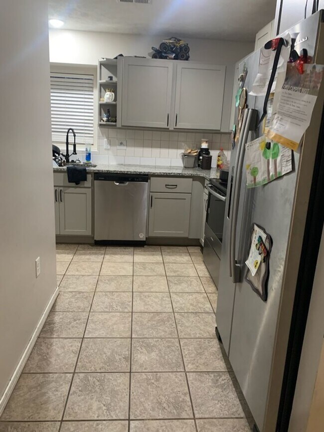 Building Photo - 2816 W 25th St N