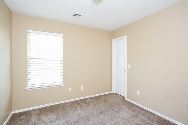 Building Photo - 10633 NW 34th Ter